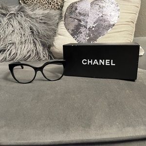 COPY - Chanel Readers
